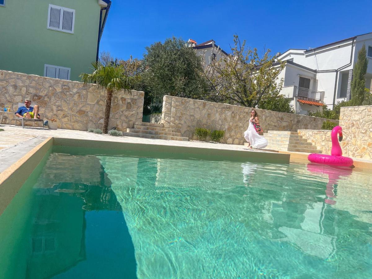 Apartment Baska Mit Poolarea - Krk, Kroatien Ngoại thất bức ảnh